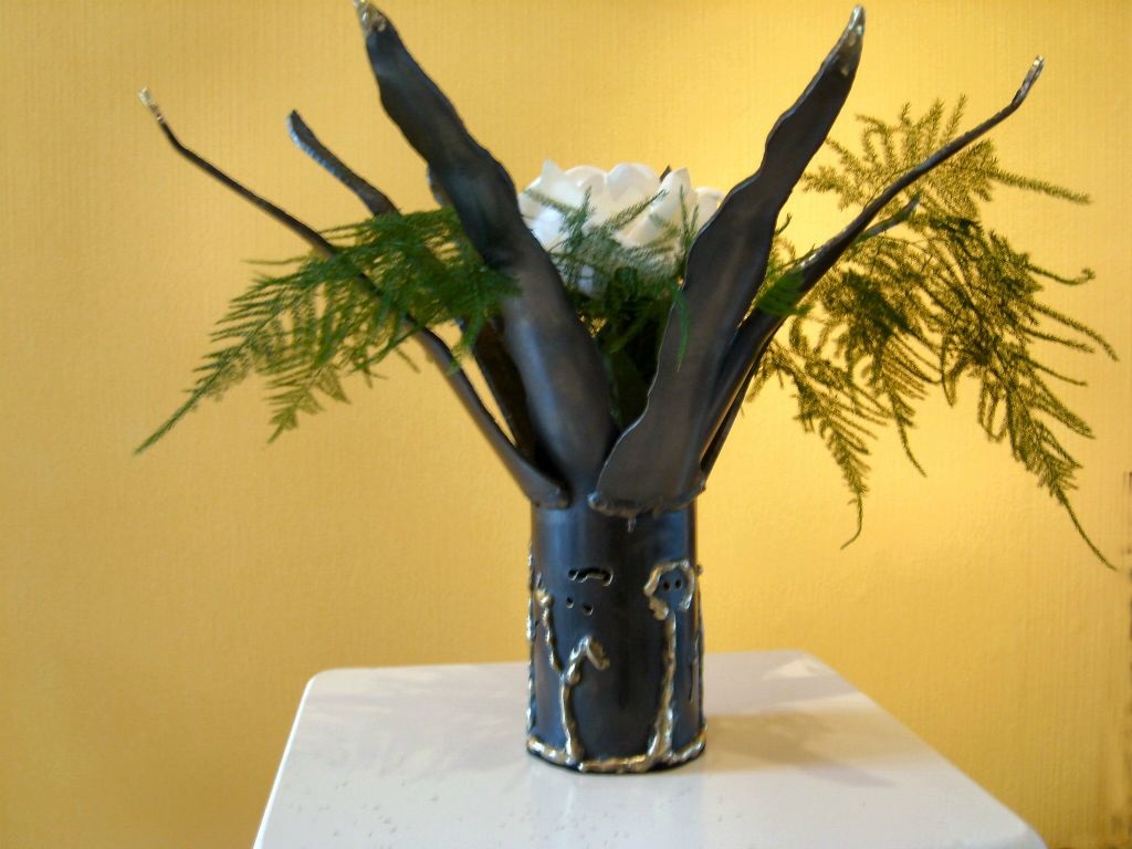 "Vaas " €  85,=