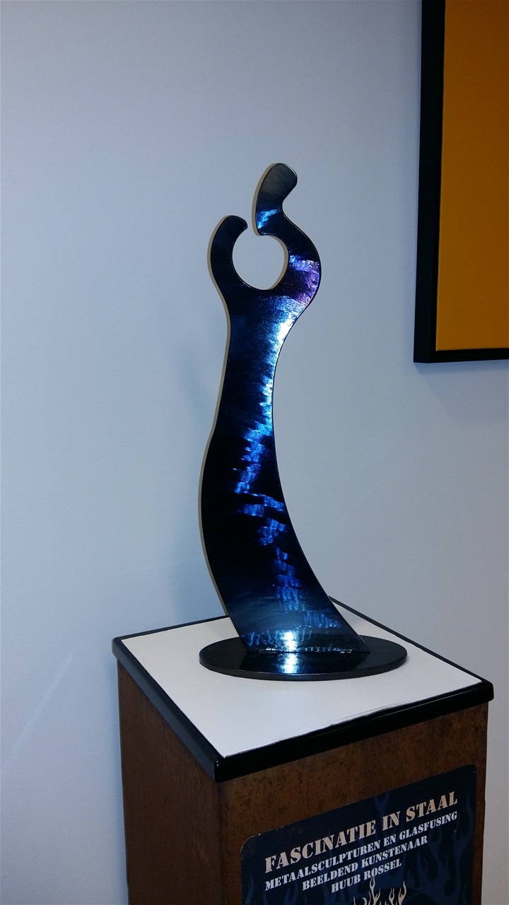  "DANS 54 cm" € 295,= 